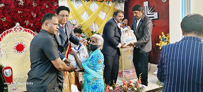 Large gathering join in celebrating the Birthday 2022 of Bro Andrew Richard with grandnuer at Prayer Centre, Budigere in Bangalore on July 17th along with large devotees and members of Grace Ministry.